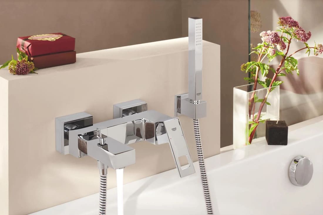 Змішувач для ванни GROHE EUROCUBE 23141000 з душовим гарнітуром (ручний душ, шланг, тримач), хром