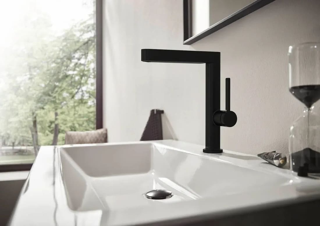 Змішувач для умивальника HANSGROHE FINORIS 76060670 з поворотним виливом, зі зливним гарнітуром push-open, чорний матовий