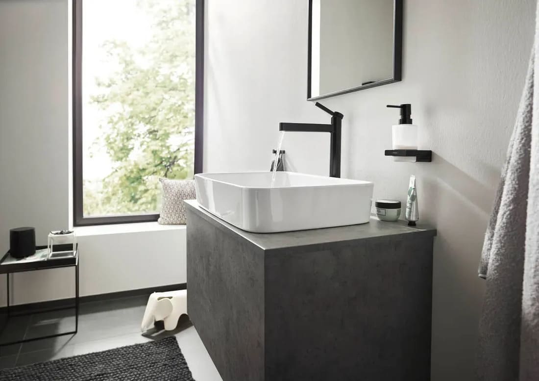 Змішувач для умивальника HANSGROHE FINORIS 76070670 чорний матовий